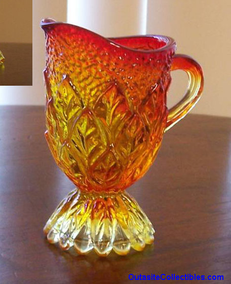 outasite!!_collectibles_amberina_glass_pitcher_leaf_design_fenton001005.jpg