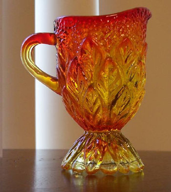 outasite!!_collectibles_amberina_glass_pitcher_leaf_design_fenton001028.jpg