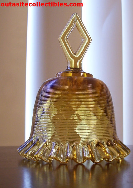outasite!!_collectibles_fenton_glass_bell_amber_ridged_glass001024.jpg