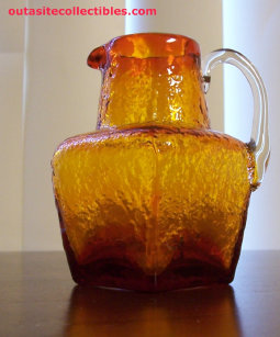 outasite_collectibles_vintage_glass_pitchers_main001020.jpg