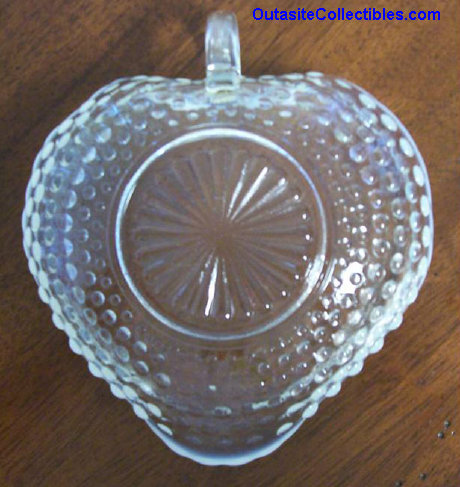 outasite!!_collectibles_vintage_moonstone_nappy_heart_shaped_anchor_hocking001003.jpg