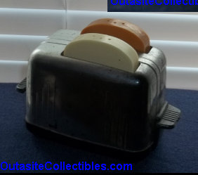 outasite!!_collectibles_vintage_toaster_sale_pepper_shakers_retro001001.jpg